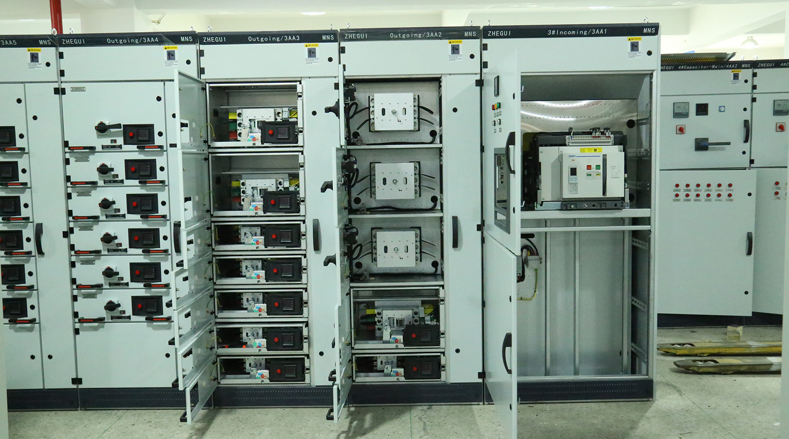 Cabinet interior and compartments