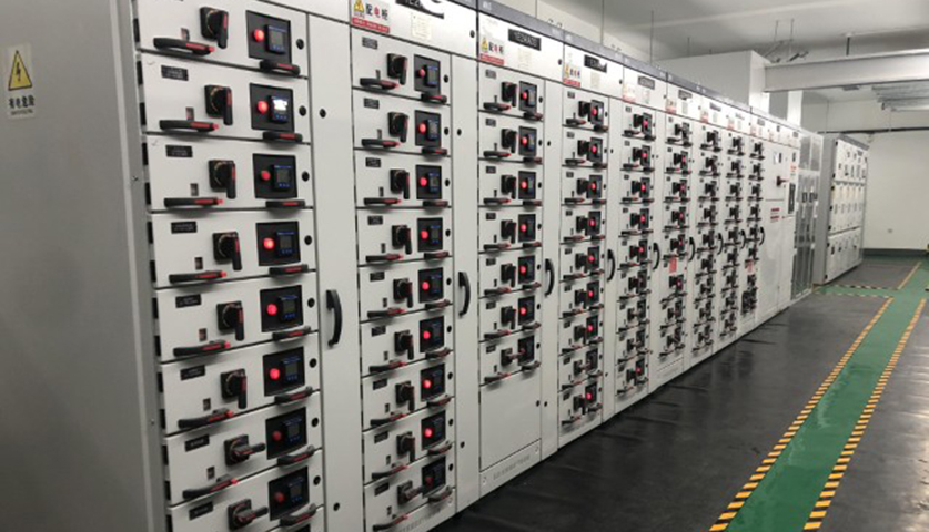 withdrawable low voltage switchgear installed in commercial building power distribution room site application