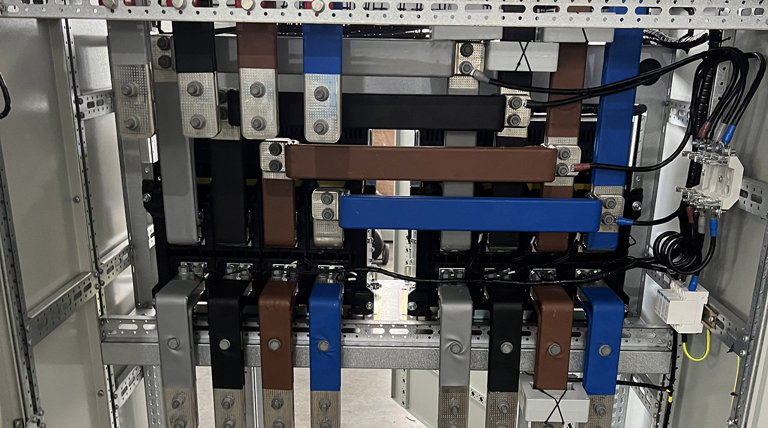 Silver-plated copper busbar
